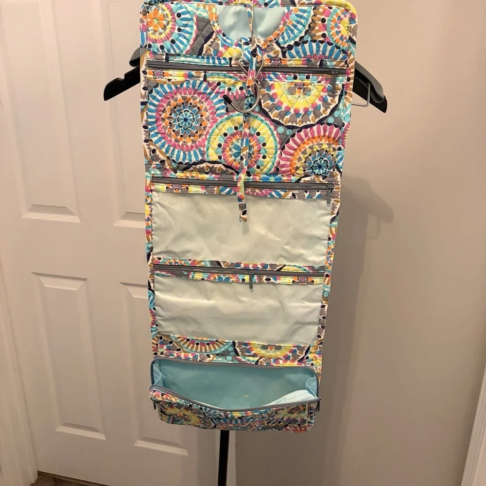 VERA BRADLEY Iconic Hanging Travel Organizer Cosmetics Sunny Medallion EUC